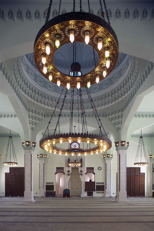 Молитвенный зал в одной из мечетей на полуострове Гибралтар