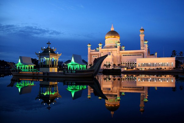 sultan-omar-ali-saifuddin-mosque